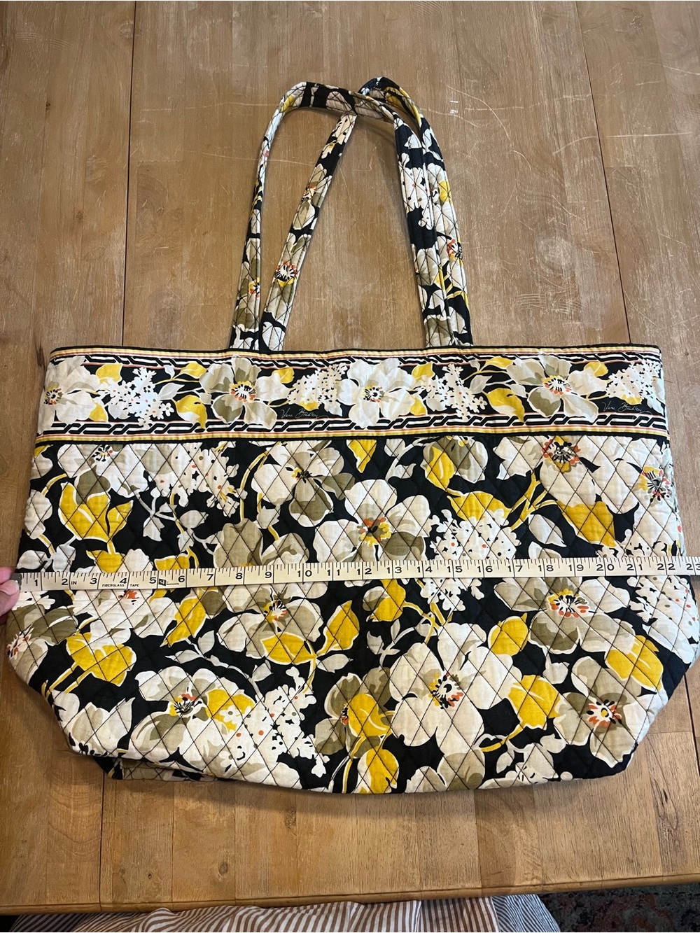 Vera Bradley Grand Tote in Retired Dogwood Pattern Quilted Floral - Picture 4 of 6